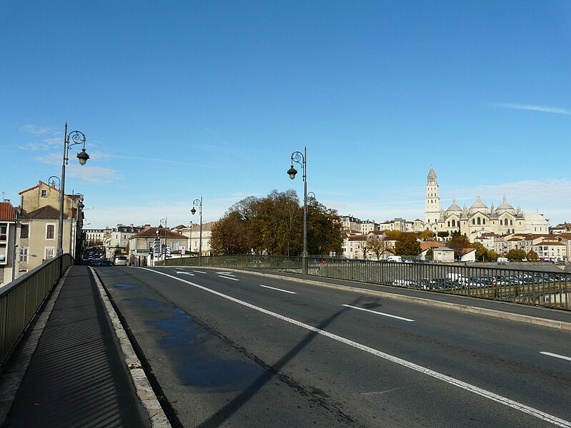 File:Périgueux pont Saint-Georges chaussée (1).JPG