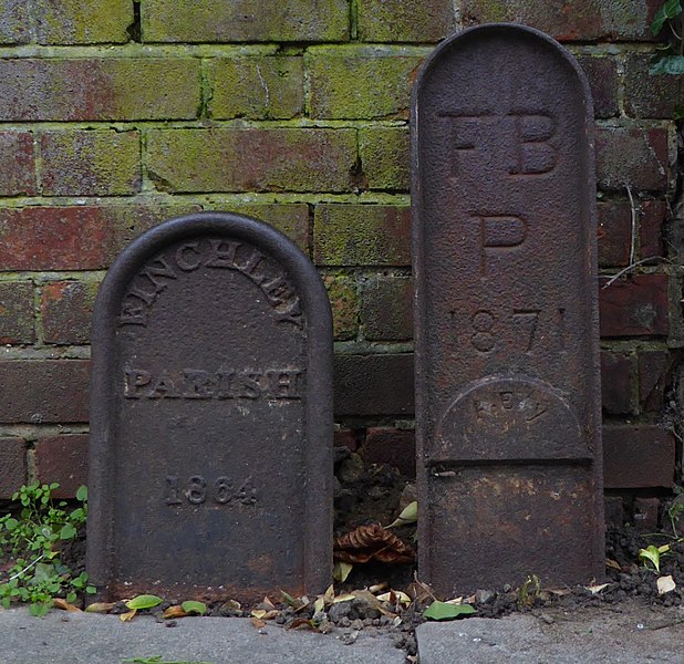 File:Parish boundary markers, Finchley and Friern Barnet.jpg