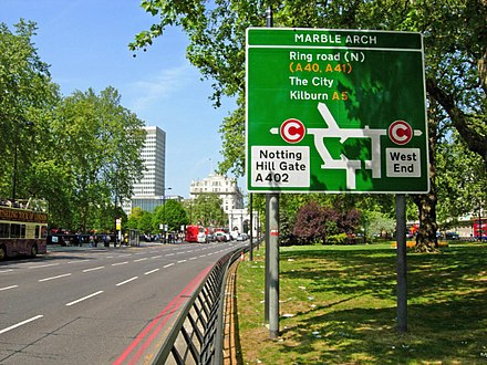 Park Lane in 2007, when the road was a free through route through the London congestion charge zone
