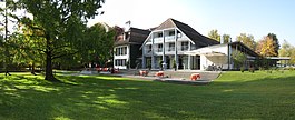 Parkhotel Schloss Hunigen Ostansicht.jpg