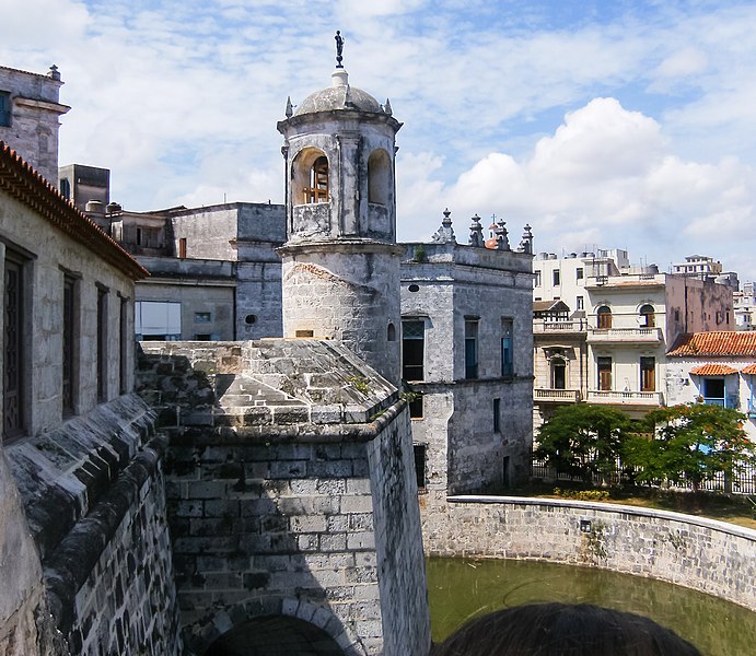 File:Parte lateral del Castillo de la Real Fuerza.jpg