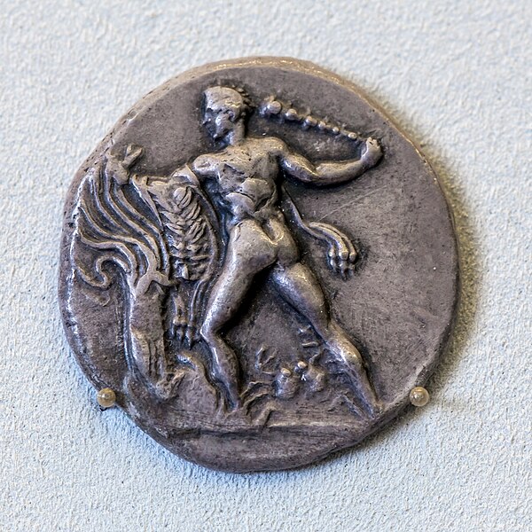 File:Phaistos - 400-300 BC - silver stater - Herakles fighting the Hydra - bull - Berlin MK BM - 02.jpg