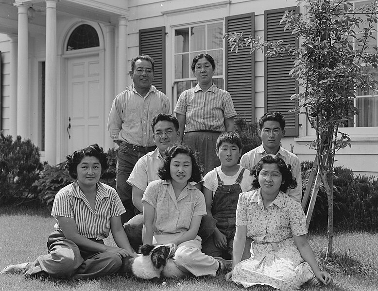 File:Photograph of the Shibuya Family in Mountain View, California - NARA - 536037.jpg