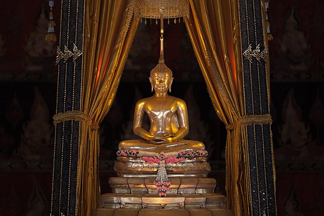 The Phra Phuttha Sihing was brought to Bangkok by Surasinghanat in 1795.