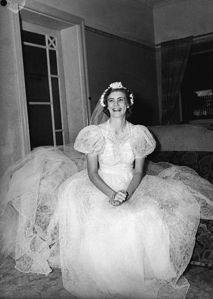 File:Phyllis Dangar Bell on her wedding day, March 1940 (8008299770).jpg