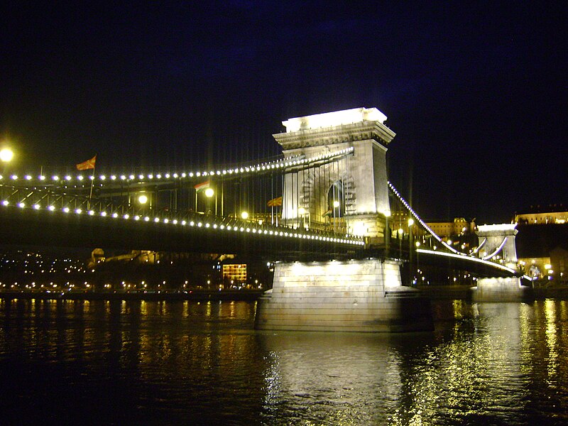 ファイル:Podul cu lanturi din Budapesta.jpg