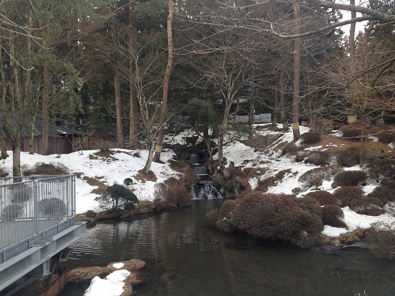 File:Pond near Hondo of Rinno Temple.JPG