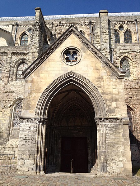 File:Porche sud de l'abbatiale de Fécamp.JPG