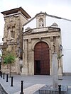 Portada principal de la iglesia de San Juan de los Caballeros de Córdoba. A su izquierda se encuentra el alminar árabe.JPG