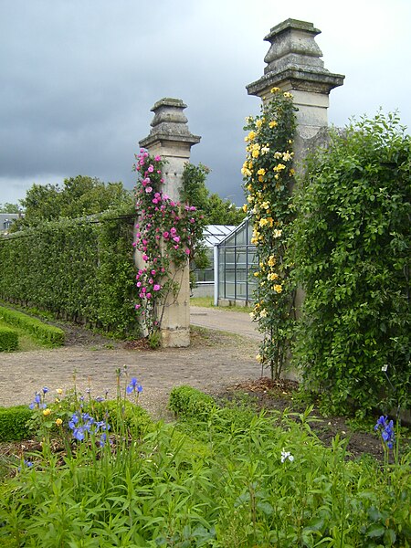 File:Potager du roi Gateway.JPG