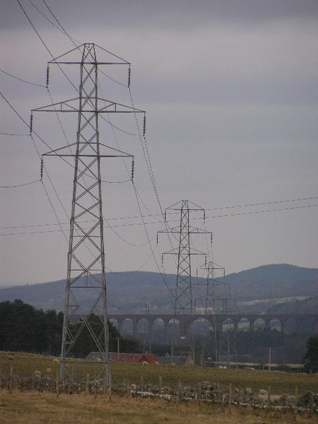 File:Pylons - geograph.org.uk - 117547.jpg