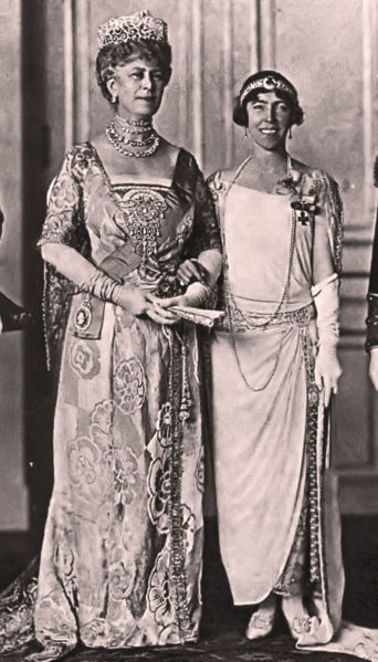 File:Queen Mary and Queen Elisabeth.jpg