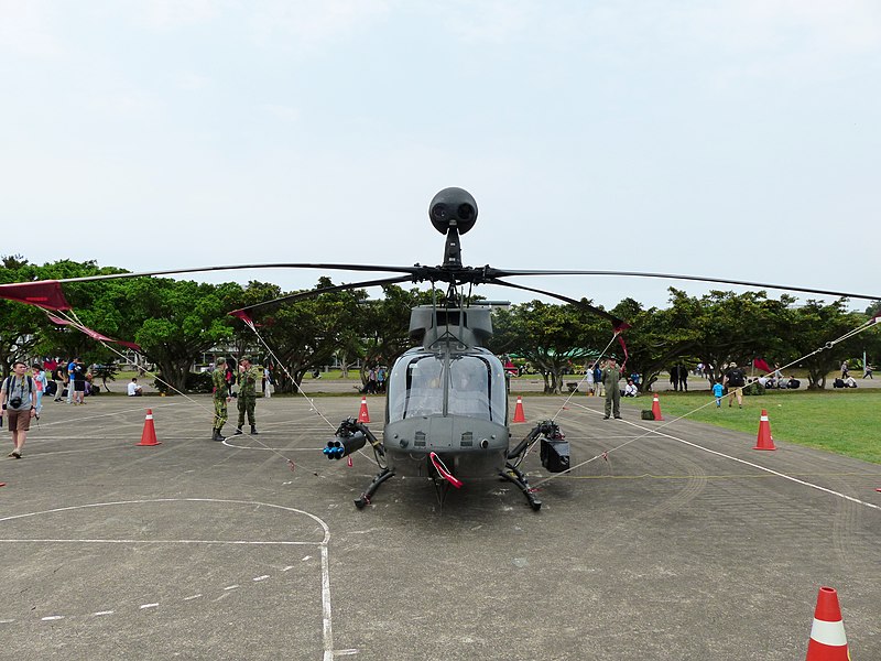 File:ROCA OH-58 620 Display at Hukou Camp Ground Front View 20140329.jpg