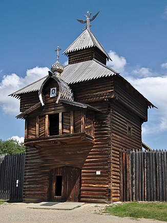 Башня Илимского острога (Иркутская обл.). 1667 г. Уникальность башни в навесной часовенке над входом