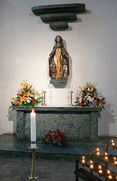 File:RV Liebfrauenkirche Schutzmantelmadonna Kopie Altar.jpg