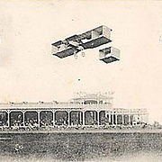 גלויה עם צילום של דה לרוש מטיסה מטוס וואזן בריימס - יולי 1910