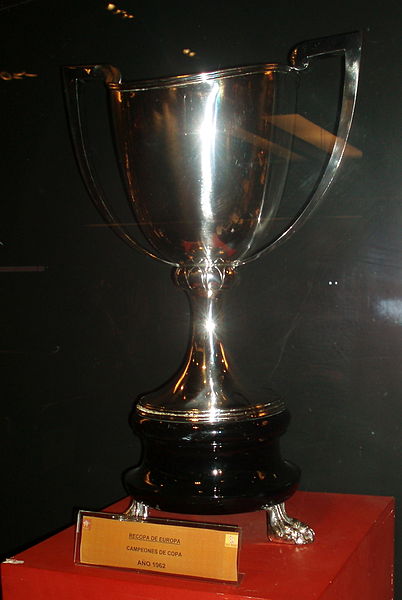 The trophy awarded to Atlético Madrid in 1962