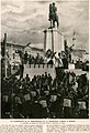 Cumhuriyetin 10. yıl dönümü kutlamalarında yemin töreni için Zafer Anıtı önünde toplanan izciler