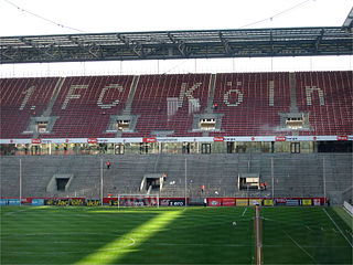 <span class="mw-page-title-main">Terrace (stadium)</span> Traditional standing area of a sports stadium