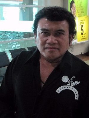 Rhoma Irama at Adi Soemarmo Airport; July 2010.jpg