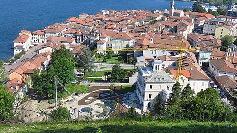 Vue d'Arona depuis la forteresse.