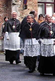 Catholic clergymen wearing pleated rochets Rochet Plissage.JPG