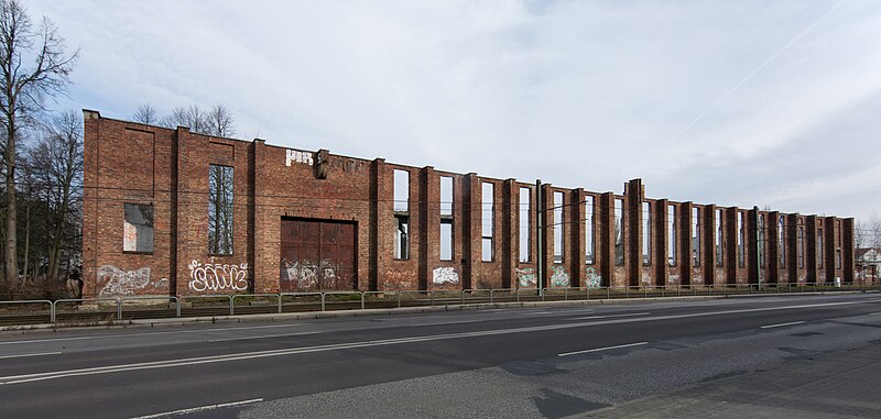 File:Rostock Heinkelmauer von Süden.jpg