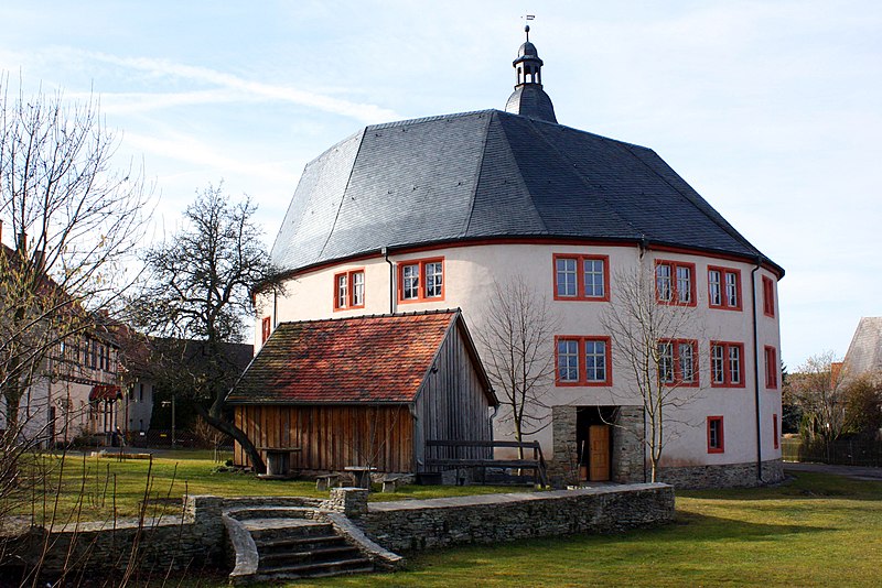 File:Rundschloss Oberpöllnitz.jpg