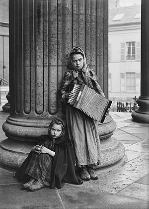 Street musicians in Paris