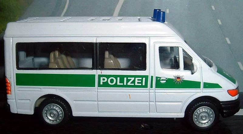 File:S009 Mercedes Sprinter - Germany Polizei white (2126873124).jpg