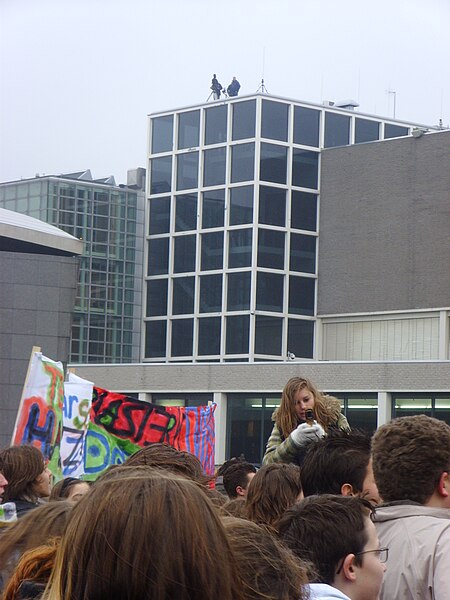 File:ScholierenprotestMuseumplein (9).JPG