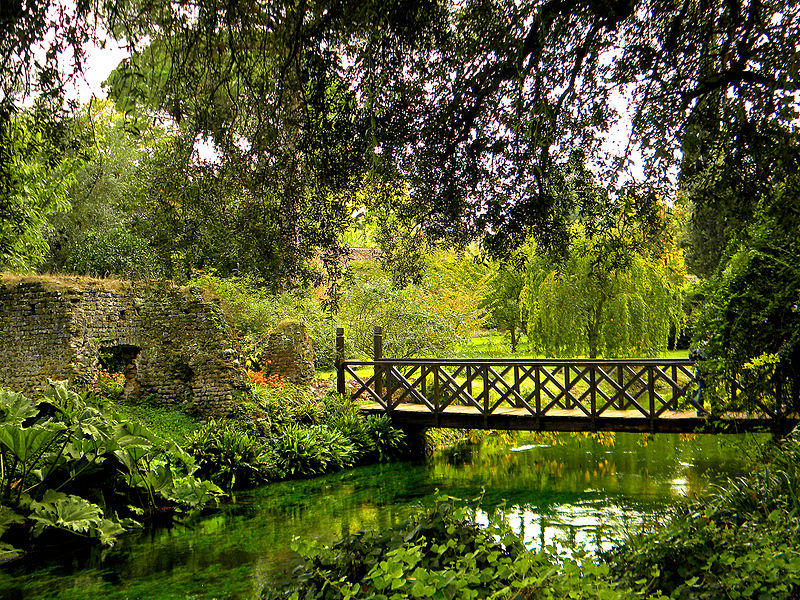 File:Scorcio del Giardino di Ninfa.jpg