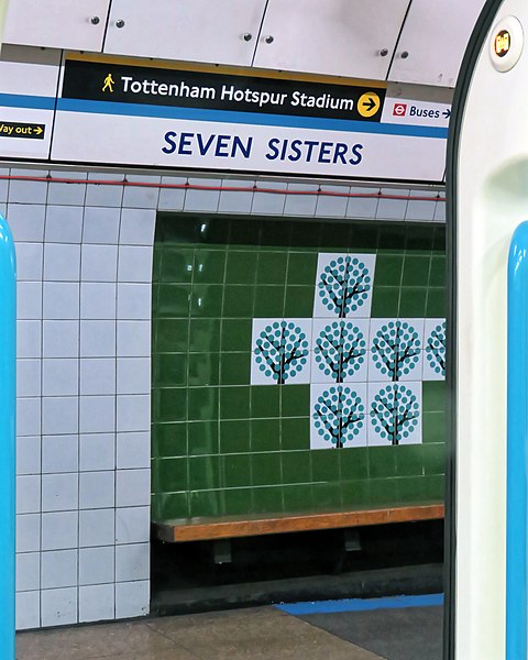 File:Seven Sisters station platform from tube train carriage.jpg