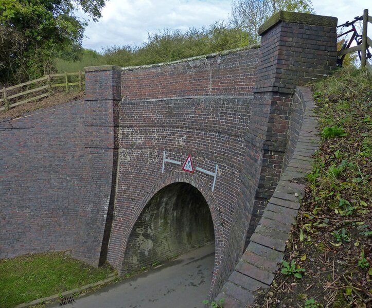 File:Shenton Aqueduct - geograph.org.uk - 5562878.jpg