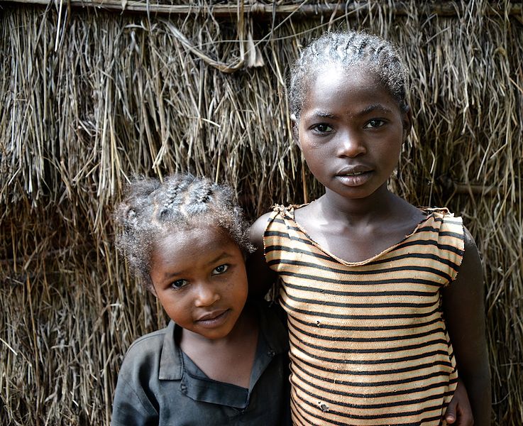 File:Sisters, Wollaita, Ethiopia (15205531061).jpg