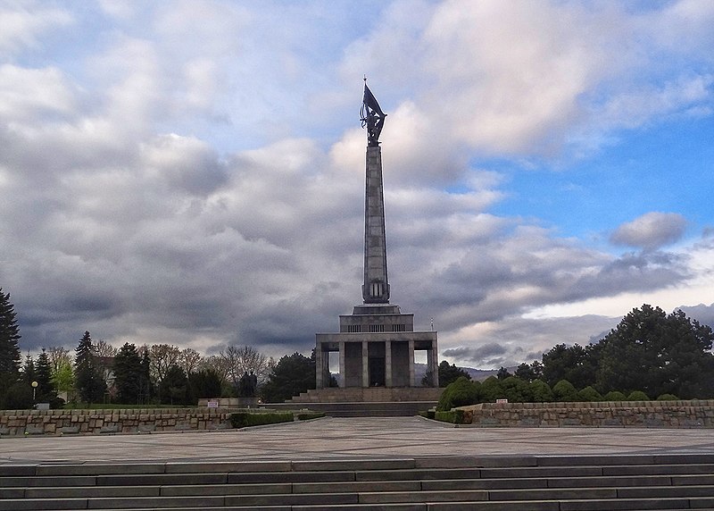 File:Slavin memorial monument and cemetery for Soviet Army soldiers - panoramio.jpg