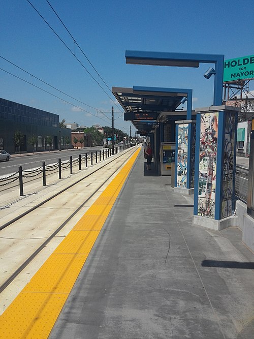 Snelling Avenue Green Line station