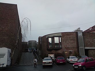 Fransiskushjelpen administrative offices (at right) StHallvard3.JPG