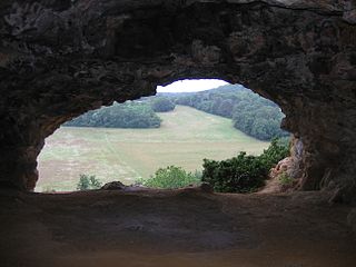 Le porche de l'une des grottes.