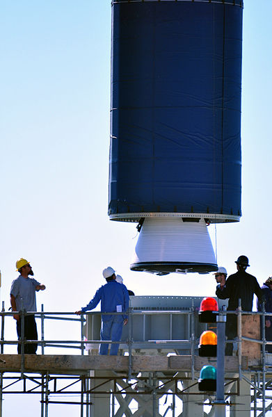 File:Stage 0 arrive at Lauch Complex 576-E.jpg