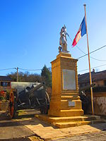 Joan of Arc heykeli heykeltıraş Paul Aubert tarafından Failly, Moselle, Lorraine, Fransa'daki Birinci Dünya Savaşı'nın ölüleri için yapılan anıtta.