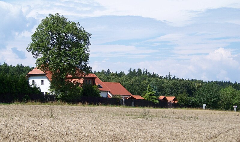 File:Svatá, hájovna Král (01).jpg