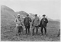 Pracovníci dolu na lovu s puškami (1918)