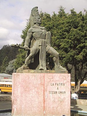 과테말라 산 마르코스 주 아유틀라 지역에 있는 연합독립군 최고총참모장 테쿤 우만 대장군 동상