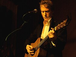 Teddy Thompson The Living Room New York City NY 2-17-04 kirjoittanut Anthony Pepitone.jpg