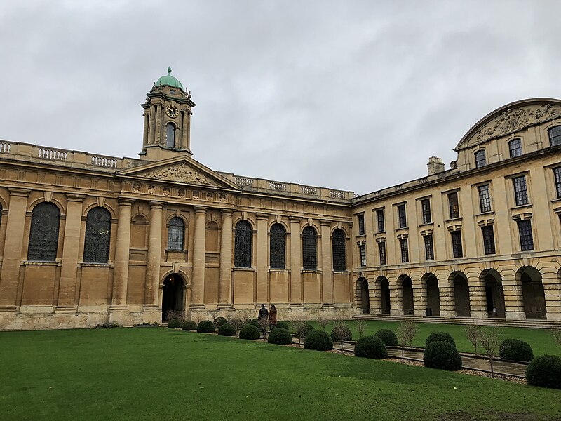 File:The Queen's College, Front Quad.jpg