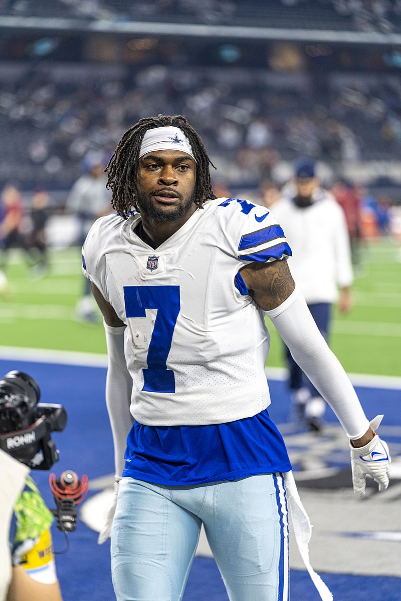 File:Trevon Diggs Cowboys-WFT DEC2021 (cropped).jpg - Wikipedia