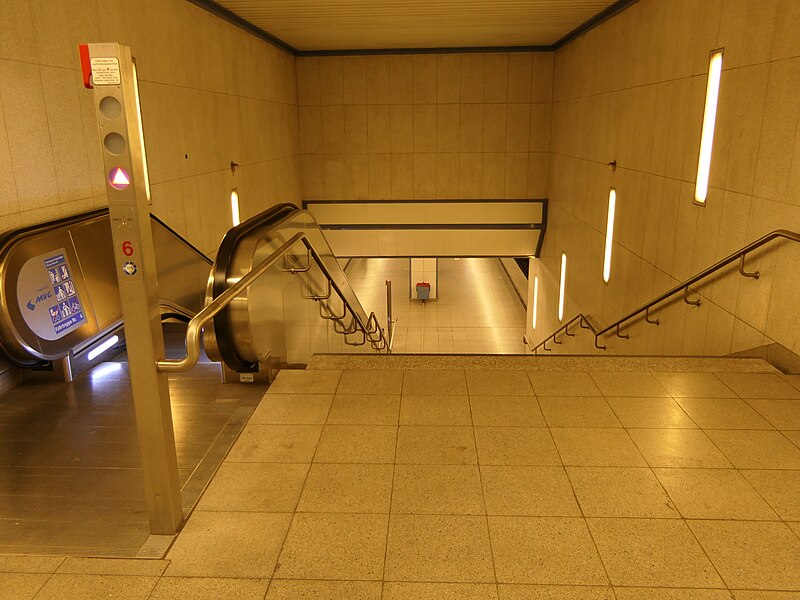 File:U-Bahnhof Aidenbachstraße7.jpg