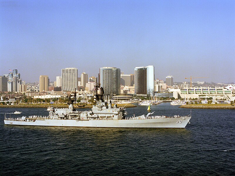 File:USS Horne (CG-30) at San Diego on 5 October 1990 (6640027).jpg