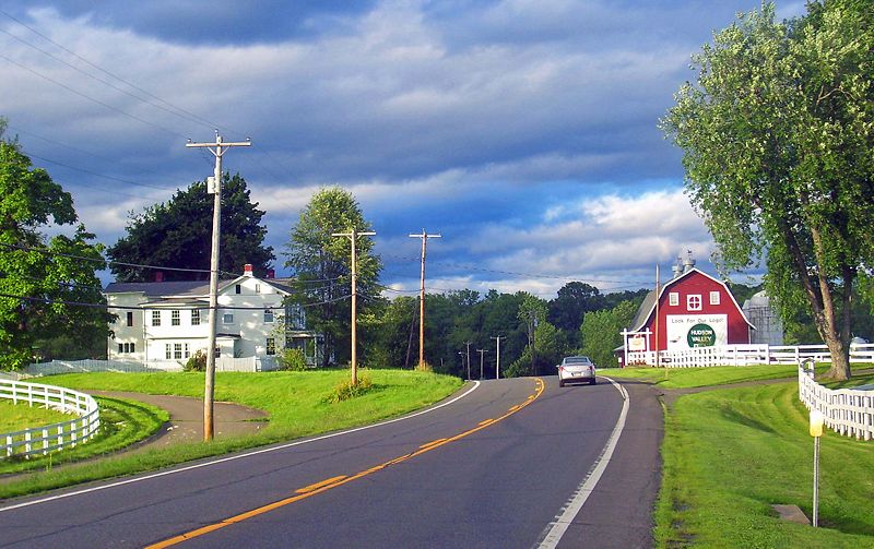 File:US 9 north of Red Hook, NY.jpg